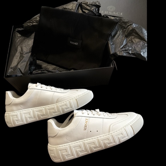 Versace Vitelli White Sneakers w/Box & dust bag! - Picture 8 of 9